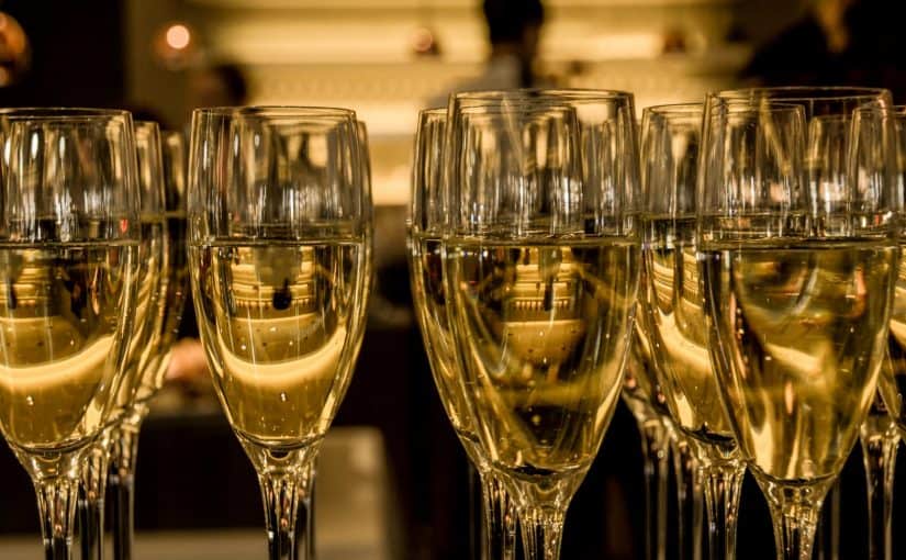 https://www.cheesehouse.com/wp-content/uploads/2019/01/new-year-s-eve-ceremony-champagne-sparkling-wine-825x510.jpg