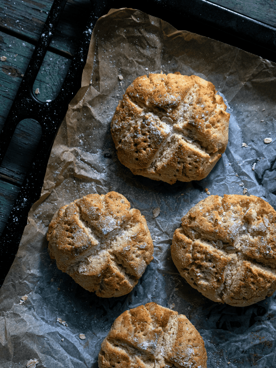 apple and whte cheddar scones